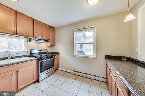 4326 Granby Rd, Woodbridge VA  22193-2514 exterior