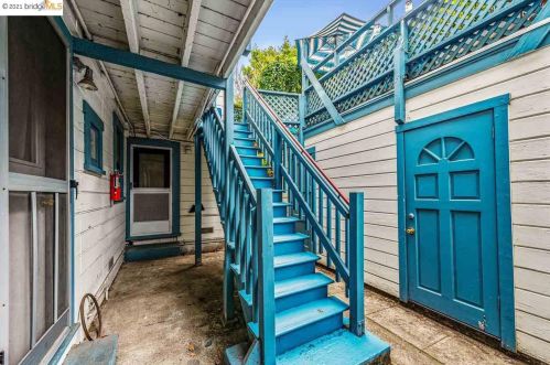 4327 Essex St, Oakland CA 94608-1216 exterior