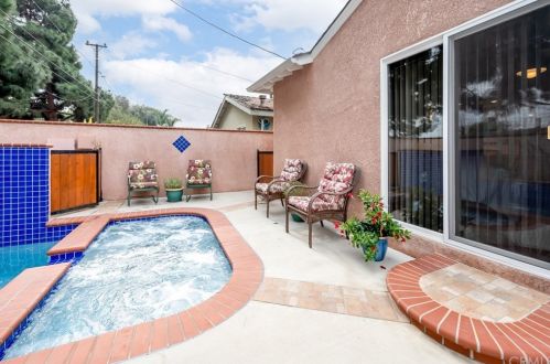 832 Stevely Ave, Long Beach CA 90808-4438 exterior