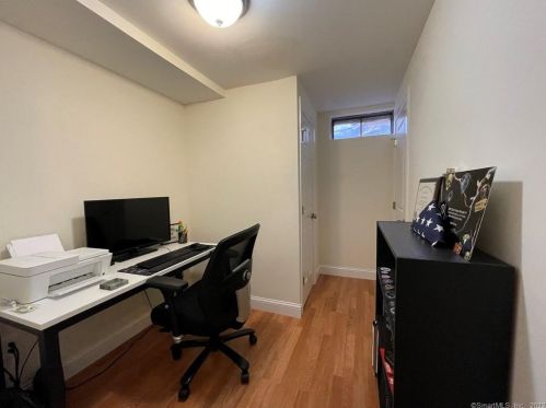6 Little Fox Run, Huntington CT  06484-1619 exterior