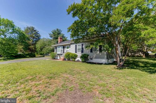 1201 Dewberry Dr, Fredericksburg VA  22407-4881 exterior