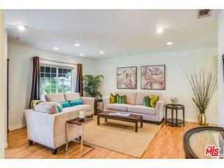 17953 Collins St, Van Nuys CA  91316-1031 exterior