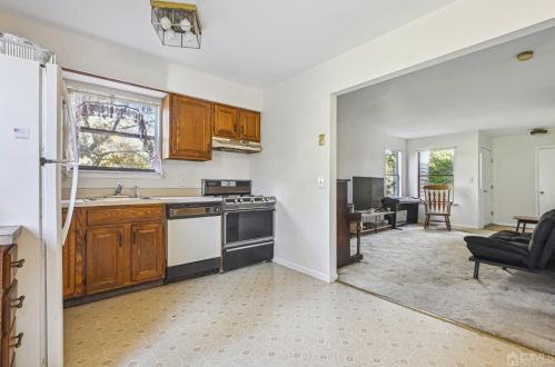 154 Locust Ct, Flemington NJ  08822-2001 exterior