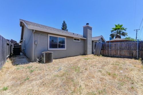 7321 Little Acorn Way, Rio Linda CA  95673-1336 exterior