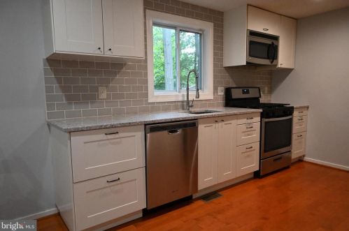 2308 Whitetail Ct, Herndon VA  20191-3018 exterior