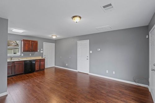 2004 Cedar Crest Blvd, Dallas TX 75203-4316 exterior