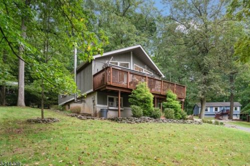 15 Deer Run Dr, High Bridge, NJ 08829-1623