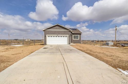 887 Cholla Dr, Pueblo, CO 81007