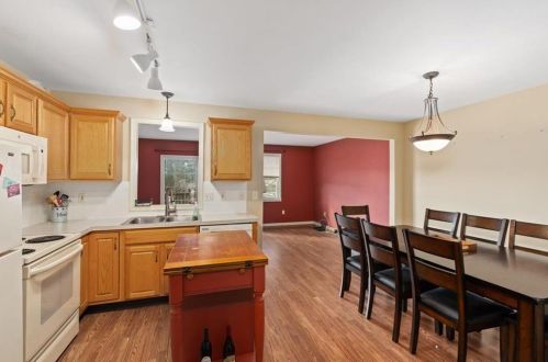 4 Saratoga Ct, Easton PA  18040-1046 exterior