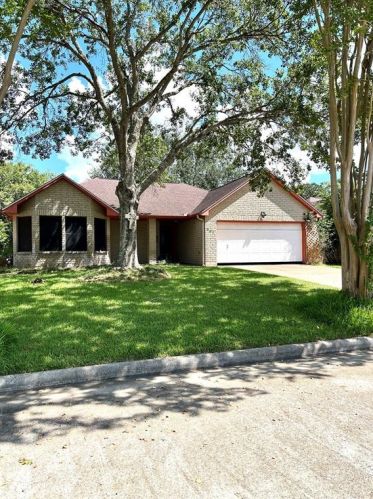 807 Forest Oaks Ln, Pearland, TX 77584-2067