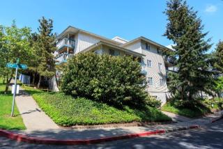 12002 Roosevelt Way, Seattle WA  98125-4952 exterior