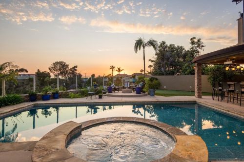 2562 Grandview St, San Diego CA 92110-1031 exterior