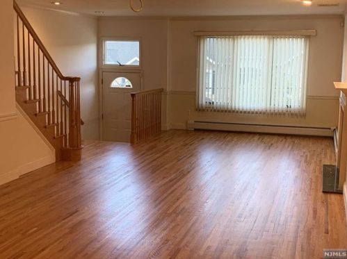 212 10th St, Palisades Park NJ  07650-2002 exterior