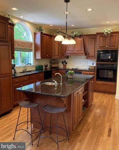 334 Southview Dr, Navy Sup Dpt, PA 17055-5202