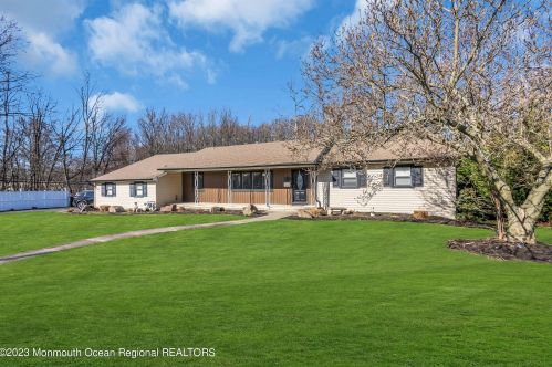 602 Lakeview Ave, Tinton Falls, NJ 07712-4751