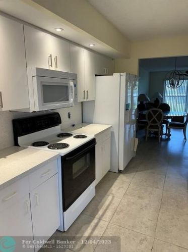 800 137th Ave, Hollywood FL 33027-3553 exterior