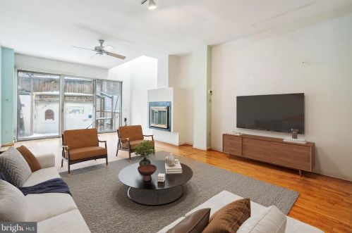 310 C St, Washington, DC 20003-2001