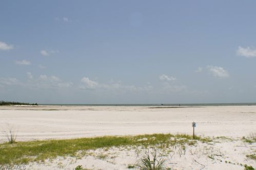 32 Fairview Blvd, Fort Myers Beach FL  33931-4565 exterior