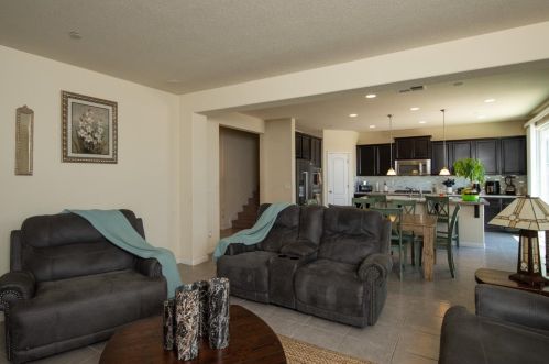 730 Sawtooth St, Manteca CA  95337-7827 exterior