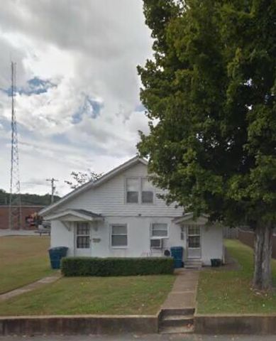 104 Melrose Ave, Waverly, TN 37185-1615