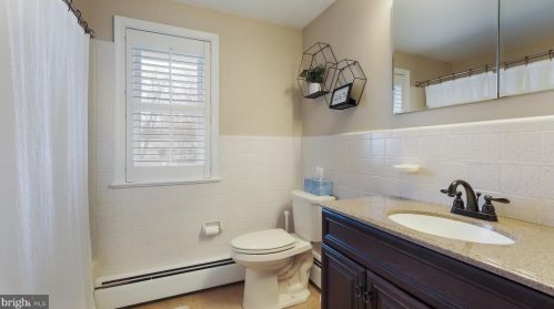 402 Cowpath Rd, Lansdale PA  19446-1516 exterior