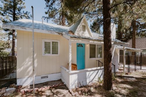 311 Barker Blvd, Big Bear City, CA 92314-9552