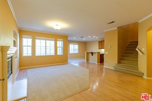 24165 Tango Dr, Santa Clarita, CA 91354-1568