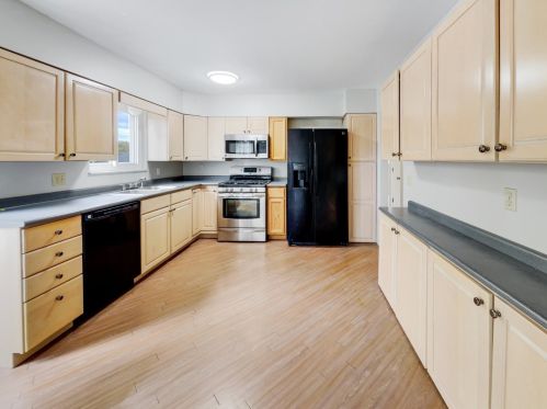 3276 Harry Lee Ln, Cincinnati, OH 45239-4100