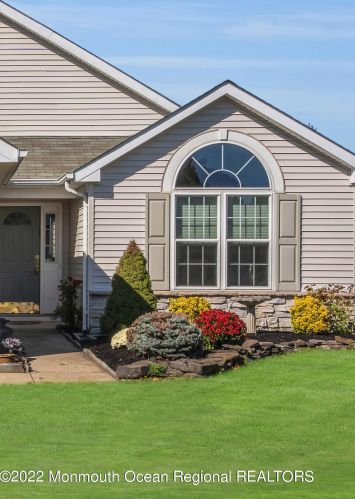 149 Skyline Dr, Lakewood NJ  08701-5737 exterior