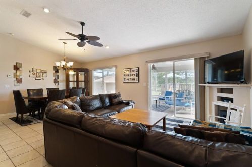 1060 Elkcam Blvd, Deltona, FL 32725-2745
