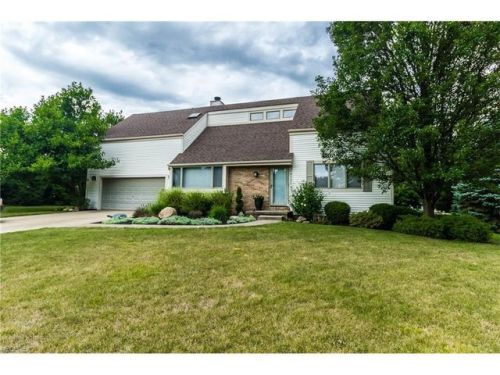 6135 Grail Cir, Canton, OH 44708-1145