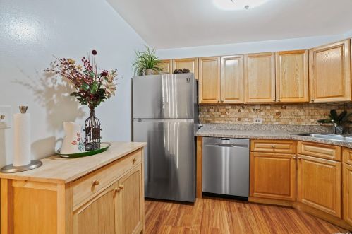 7807 153rd Ave, Jamaica, NY 11414-1783