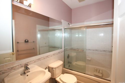 4 Sabrina Ct, Huntington Station NY  11746-4225 exterior