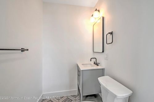 1217 Niihau Dr, Lacey NJ  08731-4702 exterior