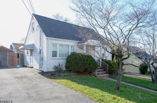 32 Winslow Pl, West Paterson, NJ 07424-2924