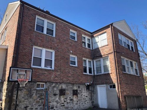 18 Garner St, Norwalk, CT 06854-2135
