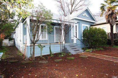 1125 High St, Lakeport, CA 95453-3834