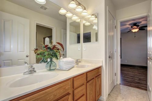 1741 Campos Ave, Woodland CA  95776-5327 exterior