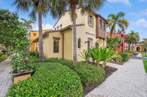9105 Yuba Ln, Naples, FL 34113-3326
