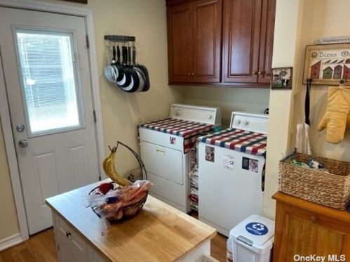 406 Old Farmingdale Rd, Babylon NY  11704-6424 exterior