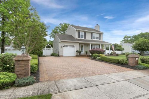 14 Aldgate Dr, Bricktown, NJ 08724-4015