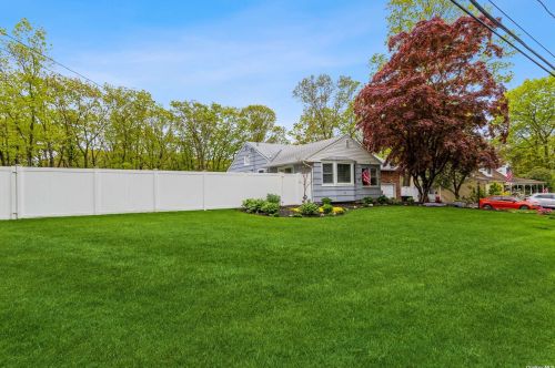 78 Toledo St, Miller Place, NY 11764-2636