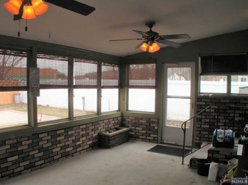 18 Oak St, Oakland NJ  07436-1922 exterior