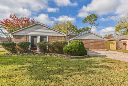 10118 Charmont Rd, Morgans Point, TX 77571-4112