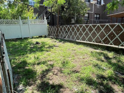 238 Meagher Ave, Bronx, NY 10465-3443