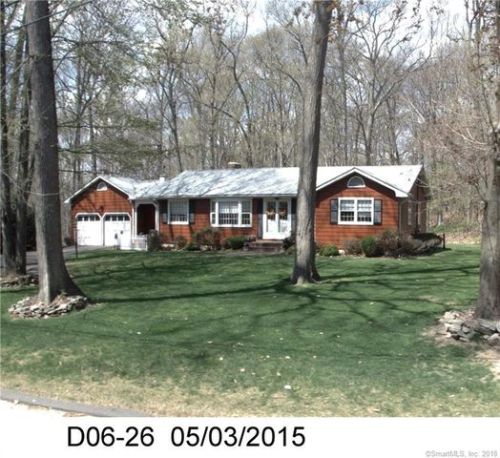 8 Wildwood Dr, Bridgeport, CT 06611-1810