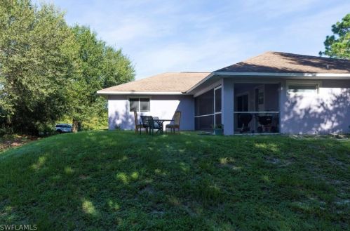 563 Flamingo Ave, Lehigh Acres FL 33974-7509 exterior
