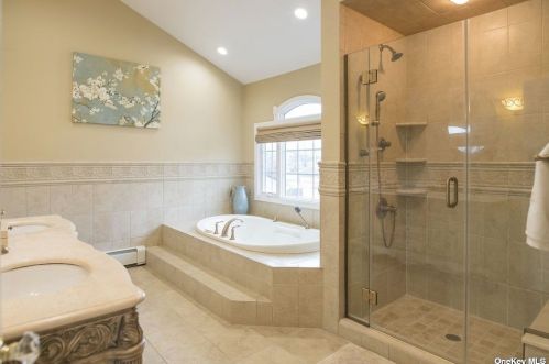 23 La Grange Pl, West Islip NY  11795-3816 exterior