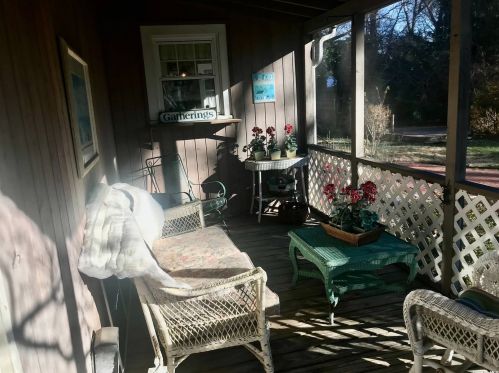 34 Twin Cedar Ln, Northport NY  11768-2232 exterior