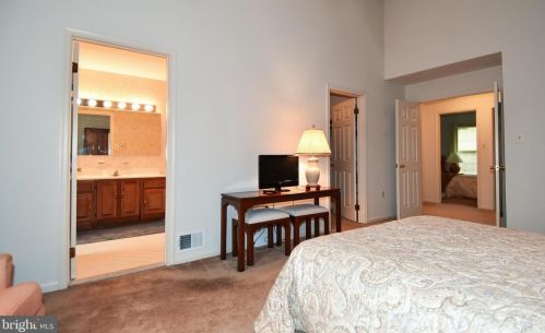 7833 Painted Daisy Dr, Springfield VA  22152-3850 exterior